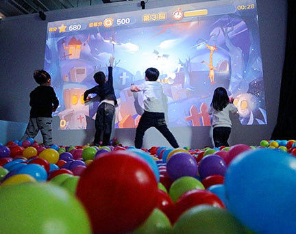インタラクティブ スマッシングボール ゲーム プロジェクター オールインワン マシン 児童遊園地