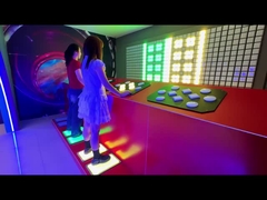 ダイナミックな建設作業の活動を特徴とするインタラクティブなプッシュボタンチャレンジ