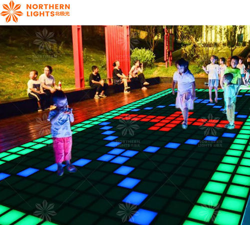 最新の企業ニュース LED ダンスフロアタイル ジャンピンググリッド インタラクティブなゲーム スーパーグリッド