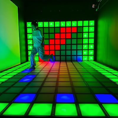 よい価格 工場用 30x30cm 有線 インタラクティブ RGB アクティブ ゲーム LED ダンスフロア オンライン