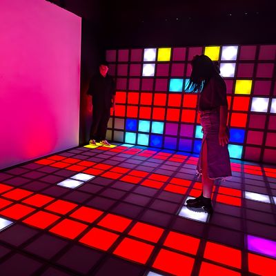 よい価格 カスタムLEDゲームフロアプログラム インタラクティブゲームルーム アクティブグリッド LEDゲームフロア オンライン