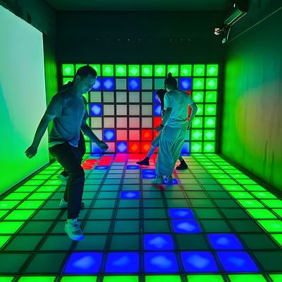 よい価格 LEDインタラクティブな床タイル 娯楽公園のためのジャンプグリッド オンライン