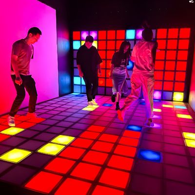 よい価格 ジャンプゲーム LED ダンスフロアタイル インタラクティブなゲーム スーパーグリッド オンライン