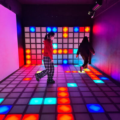 よい価格 30x30cm RGB カラー インタラクティブな LED 床 ダンスのレベル 1000 とゲーム オンライン