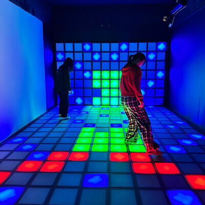 よい価格 30x30cmのRGB照明タイルと子供やイベントのためのマルチプレイヤーゲームモードのインタラクティブなLEDフロア オンライン