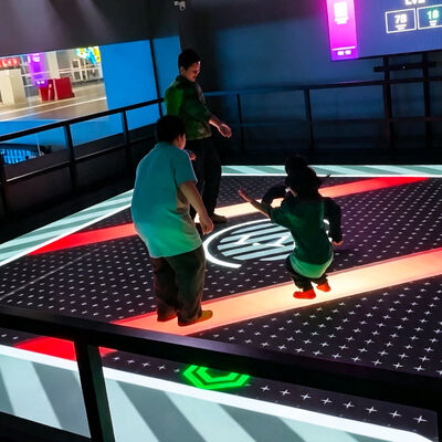 よい価格 Aurora Motion Console 5m*5m 50/55インチおよび6m*6m/7m*7m 86インチ大型スクリーンと8つの人気ゲーム オンライン
