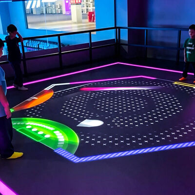 よい価格 ダイナミックビジュアルエフェクトを備えたオーロラモーション、6m*6m/7m*7m大型スクリーン、VRパーク向け人気ゲーム8種 オンライン