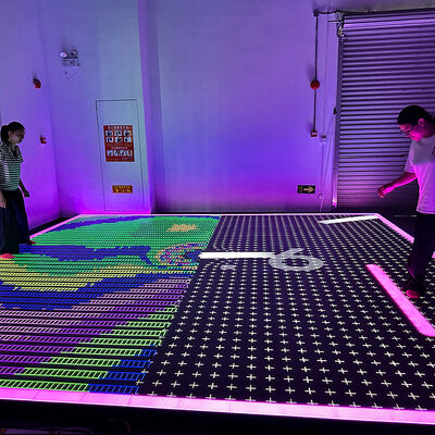 よい価格 オーロラモーション インタラクティブ LED フロアゲーム 8ゲーム付き、5m*5mから7m*7mの構成でマルチプレイヤーチームバトルに対応 オンライン