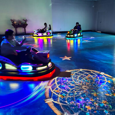 よい価格 商用地面投射インタラクション バンパーカー カスタマイズされたレイアウト 8 組み込みゲームと 36V バッテリー オンライン